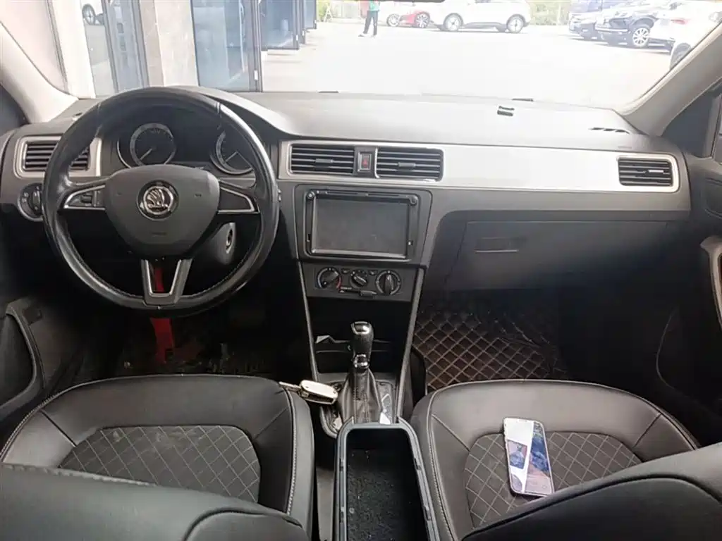 Skoda Rapid Spaceback 2019 — фото 10