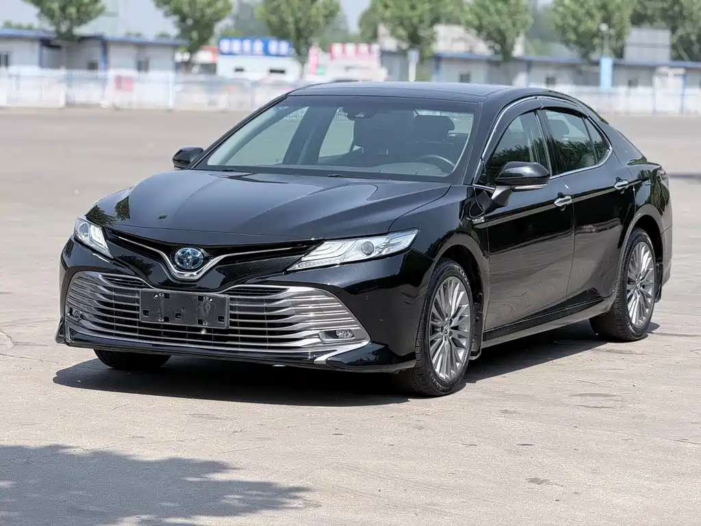 Toyota Camry 2019 — фото 1