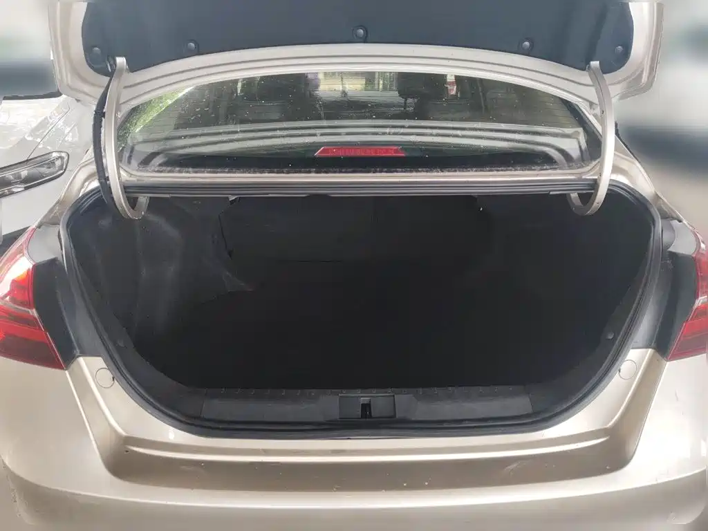 Geely Emgrand 2018 — фото 16