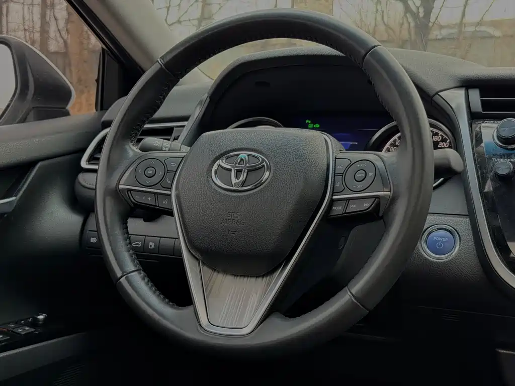 Toyota Camry 2019 — фото 8