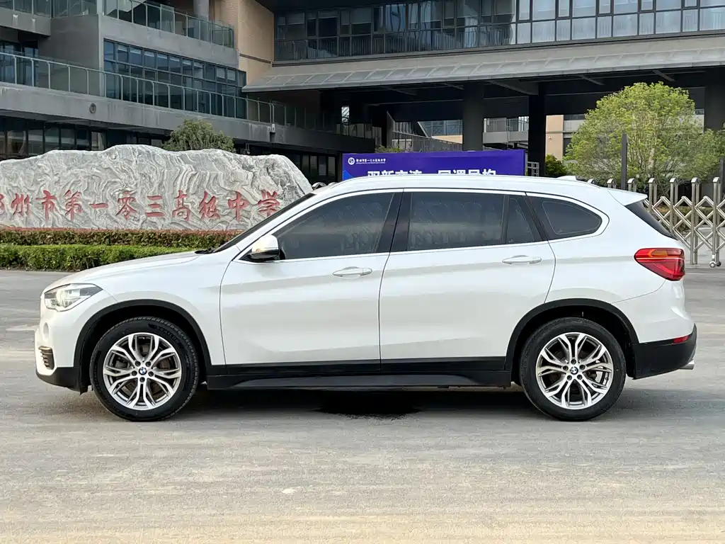 BMW X1 2019 — фото 8