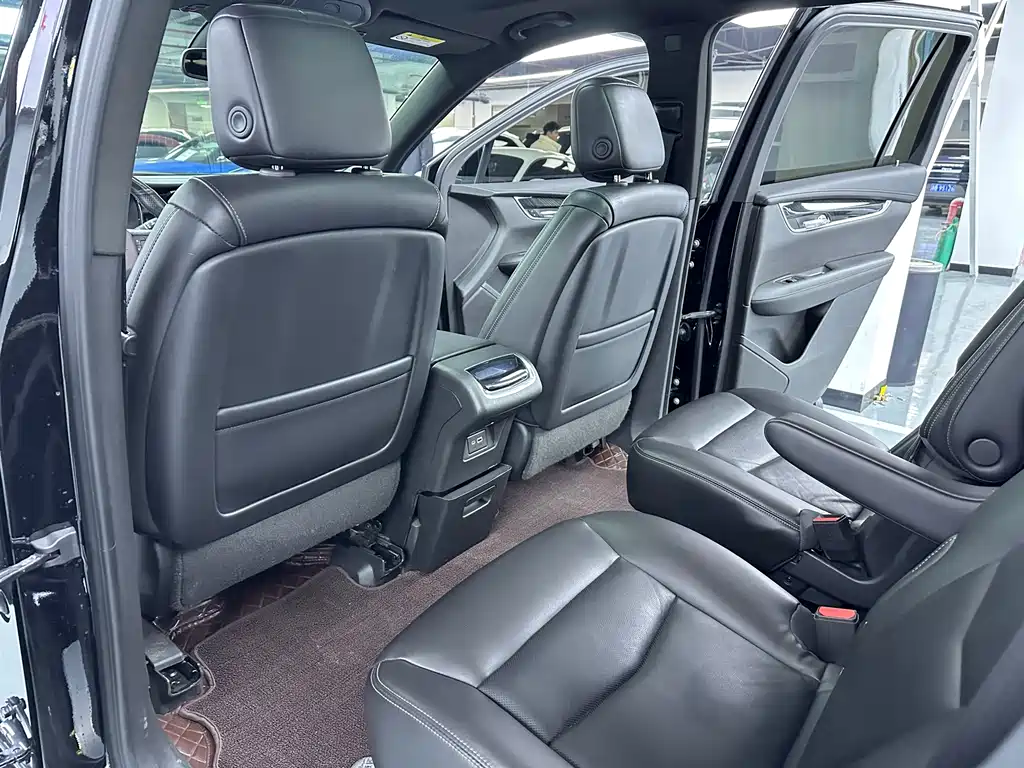 Cadillac XT6 2021 — фото 11