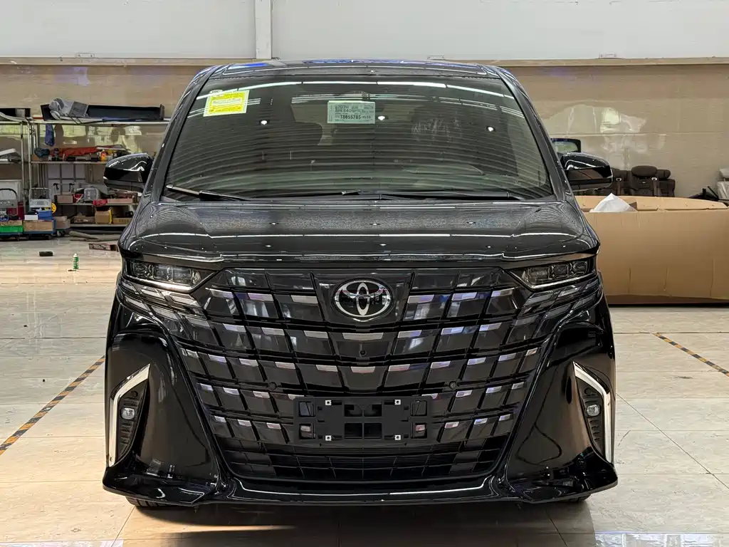 Toyota Alphard — фото 2