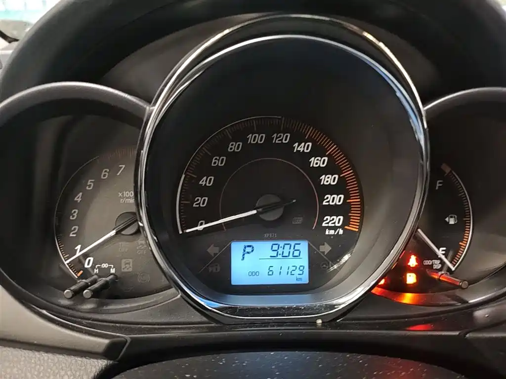 Toyota Yaris L 2020 — фото 18