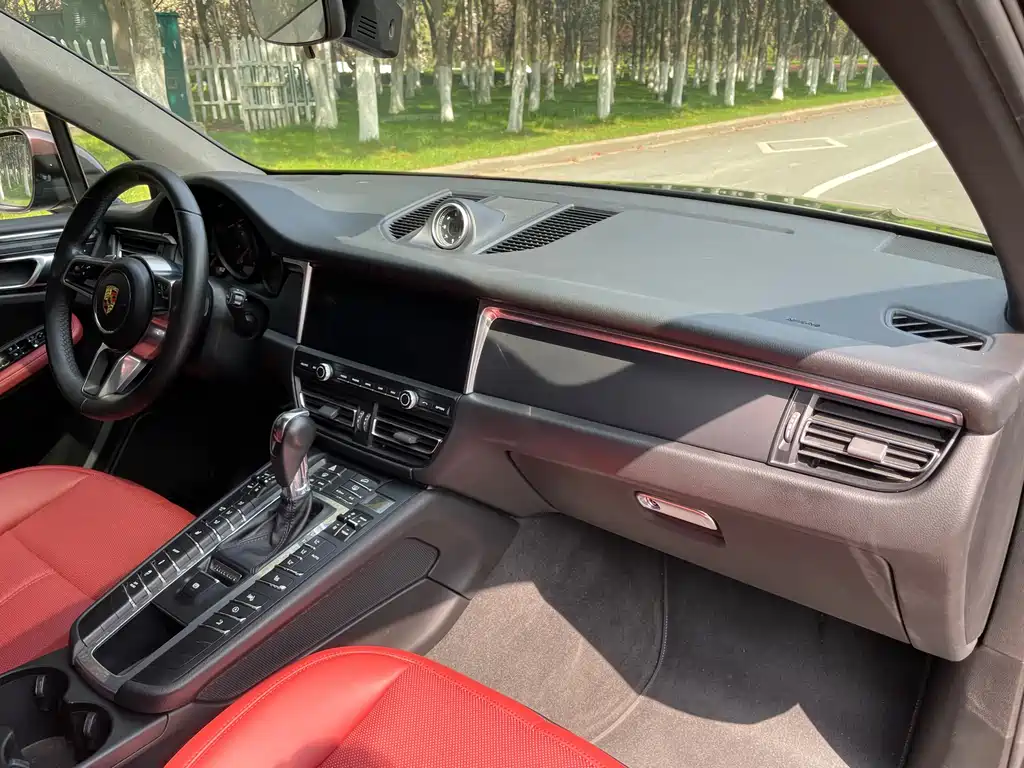 Porsche Macan 2019 — фото 18