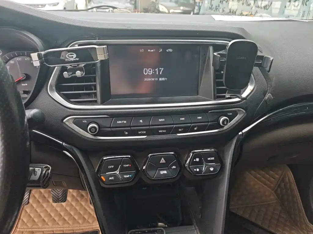GAC Trumpchi GS4 2017 — фото 13