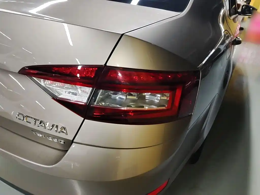 Skoda Octavia 2020 — фото 8