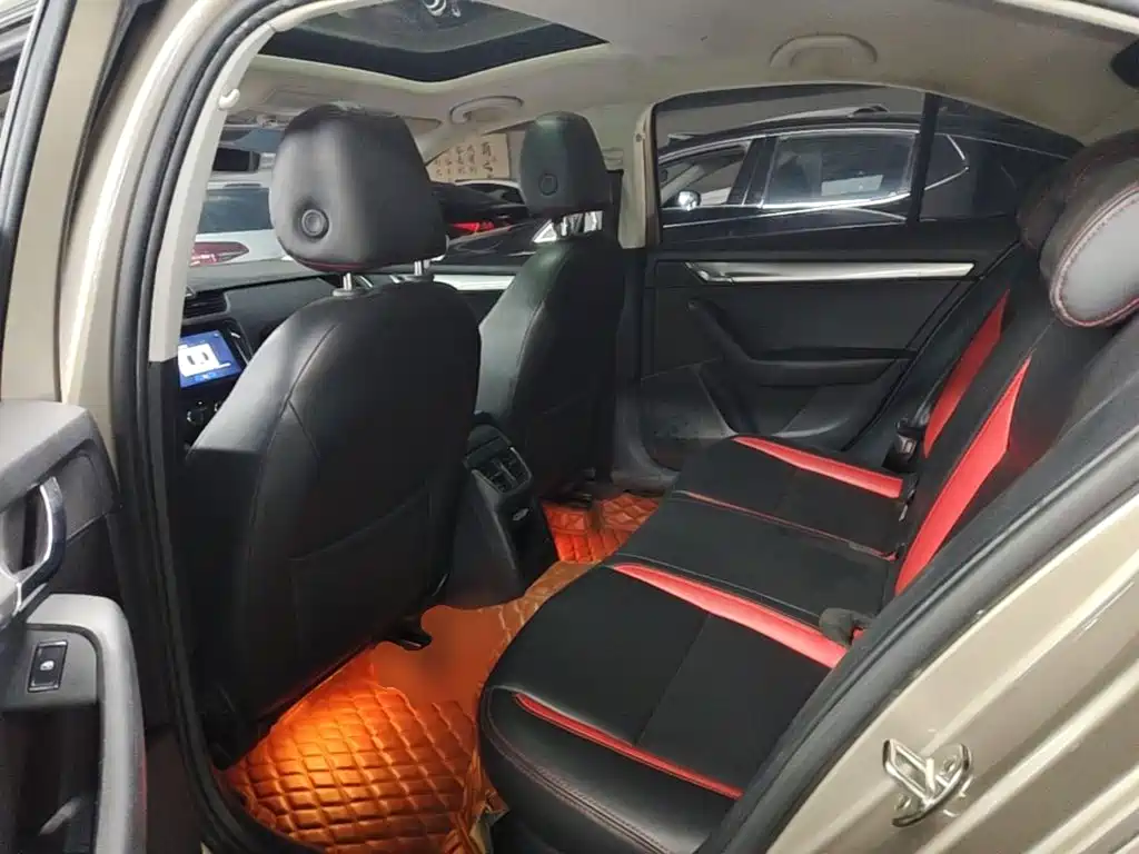 Skoda Octavia 2020 — фото 17