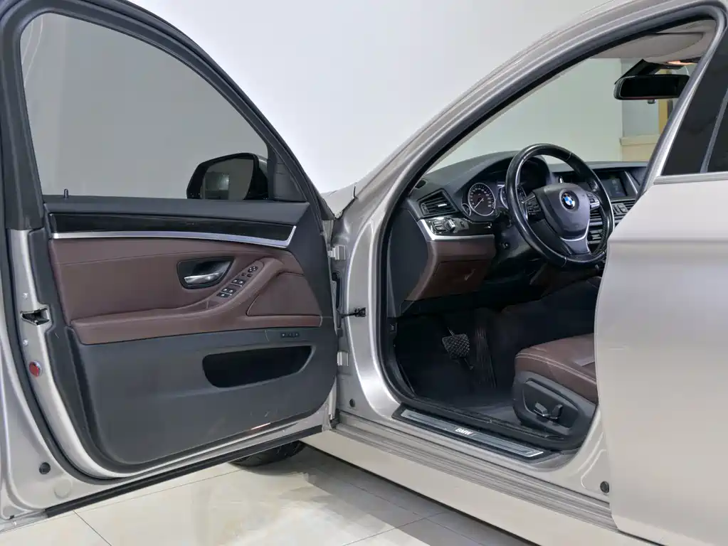 BMW 5 Series 2014 — фото 13