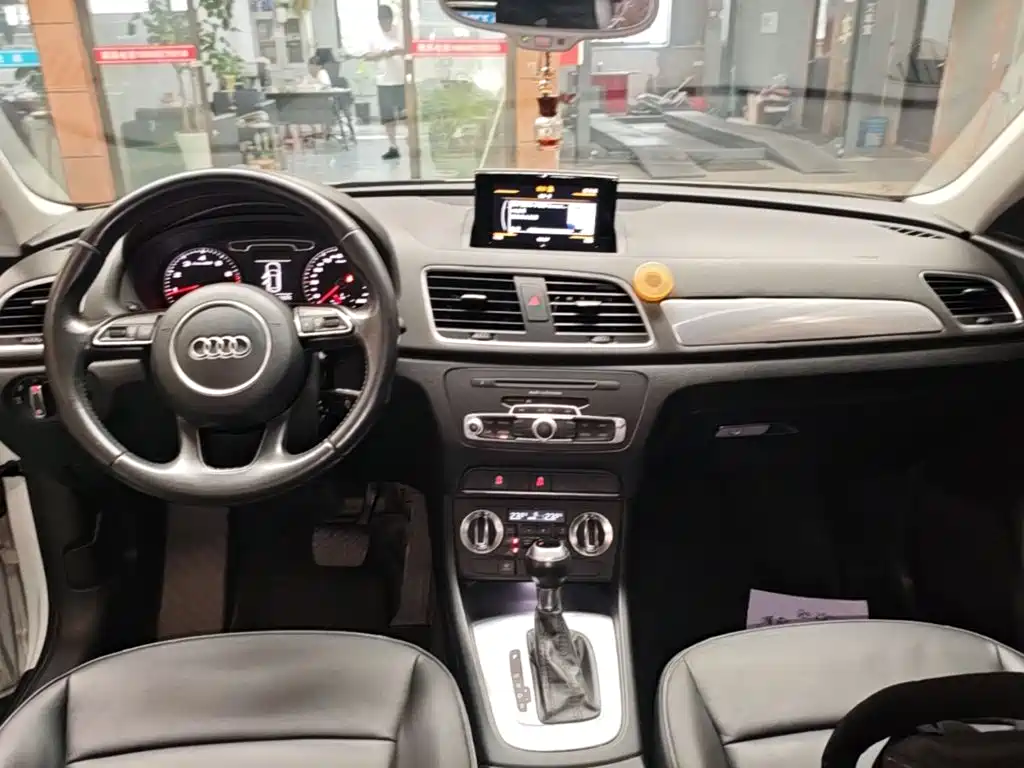 Audi Q3 2015 — фото 10