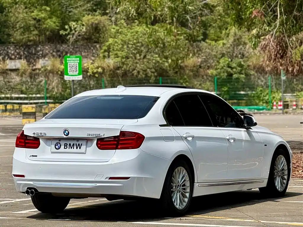 BMW 3 Series 2016 — фото 19