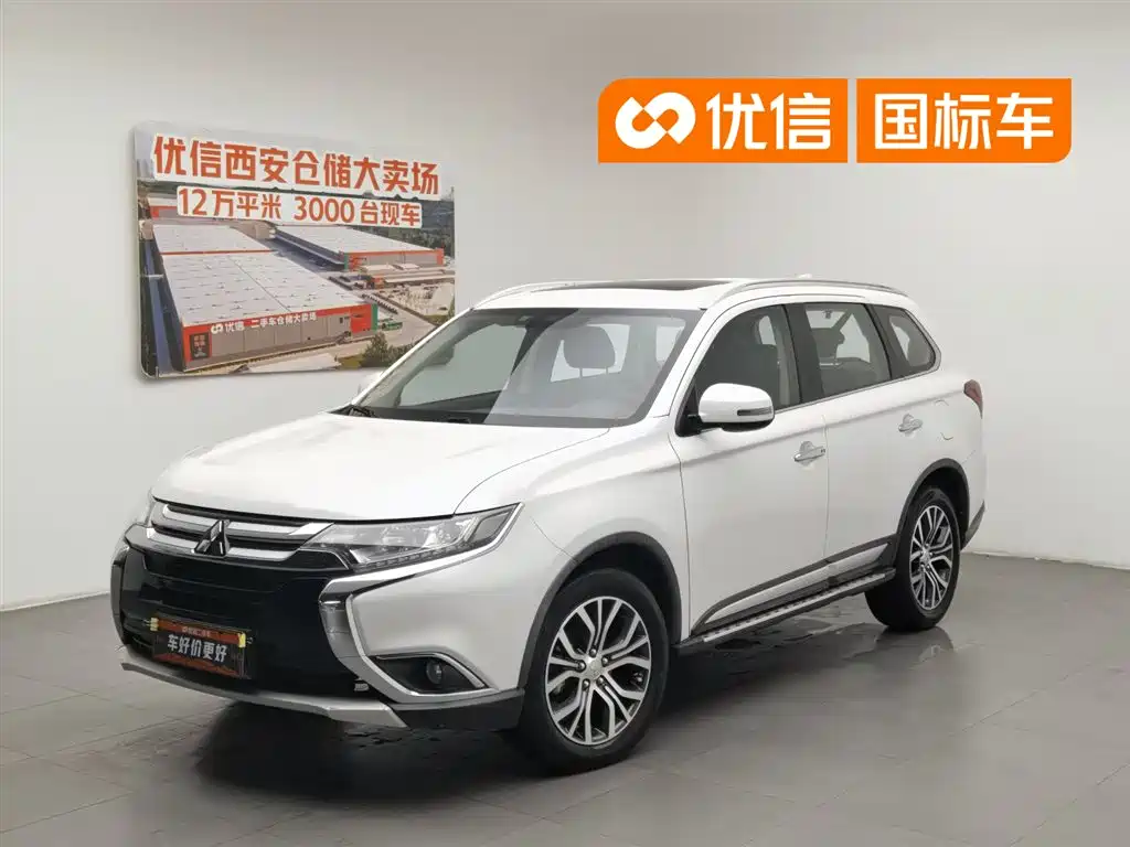 Mitsubishi Outlander 2017 — фото 1