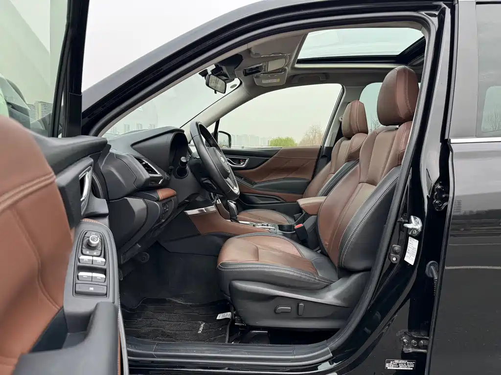 Subaru Forester 2023 — фото 11
