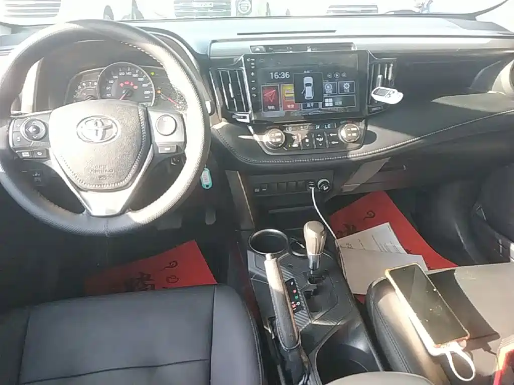 Toyota RAV4 2015 — фото 13