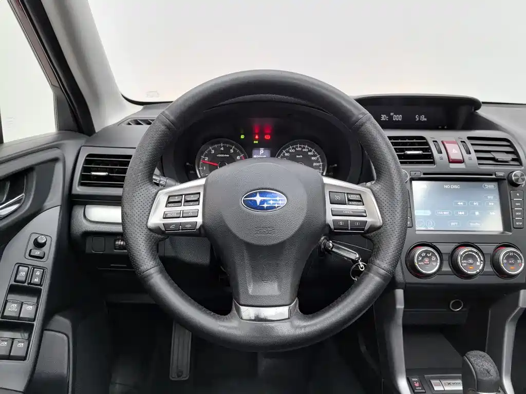 Subaru Forester 2015 — фото 11