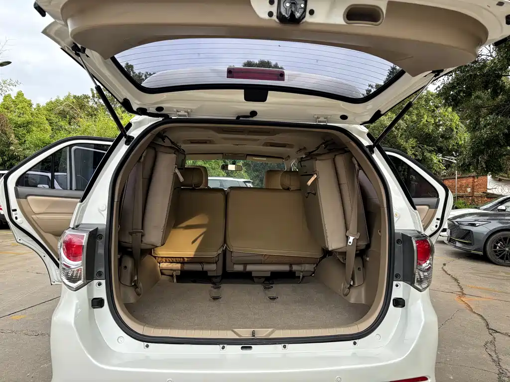 Toyota Fortuner 2014 — фото 10