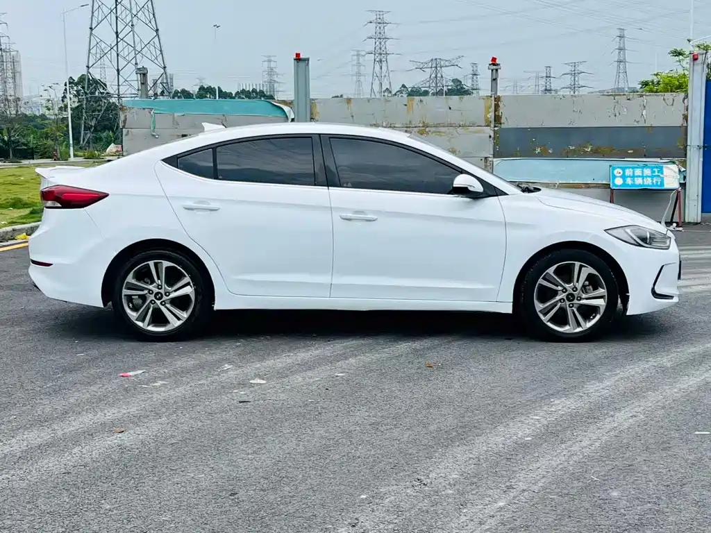 Hyundai Elantra 2016 — фото 4