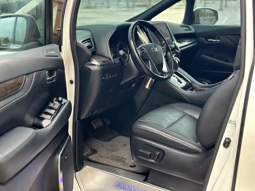 Toyota Alphard 2022 — фото 4