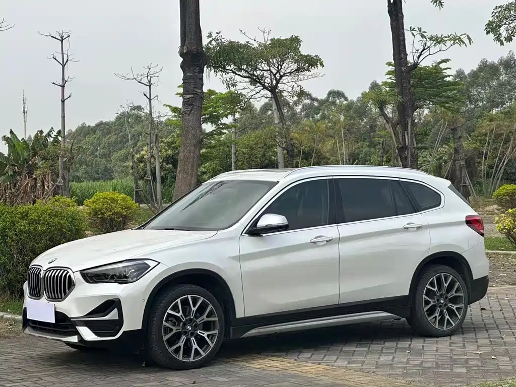 BMW X1 2022 — фото 1