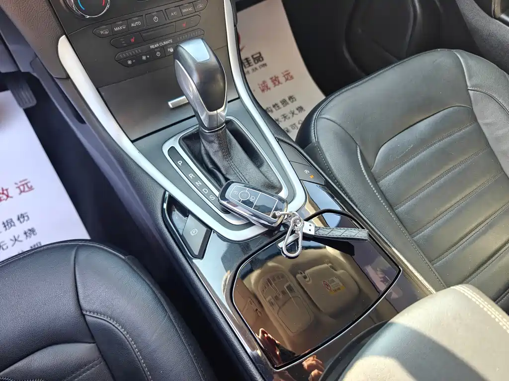 Ford Edge 2019 — фото 16