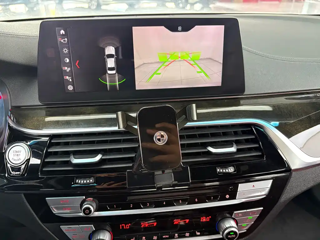 BMW 5 Series 2019 — фото 15