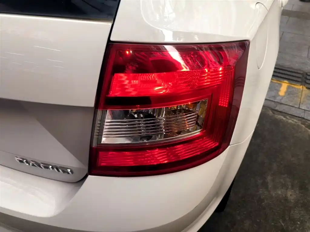 Skoda Rapid Spaceback 2020 — фото 8