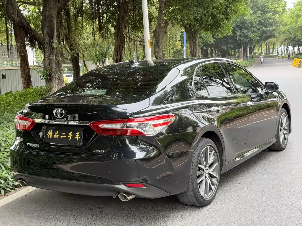 Toyota Camry 2022 — фото 12