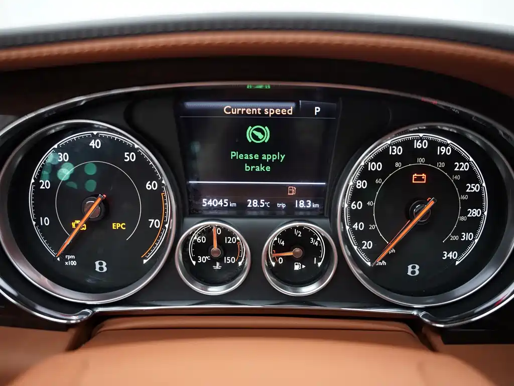 Bentley Flying Spur 2018 — фото 15
