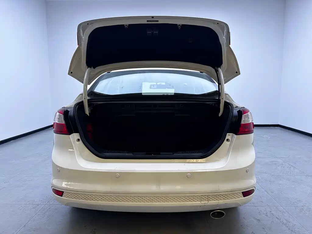 Ford Focus 2015 — фото 14