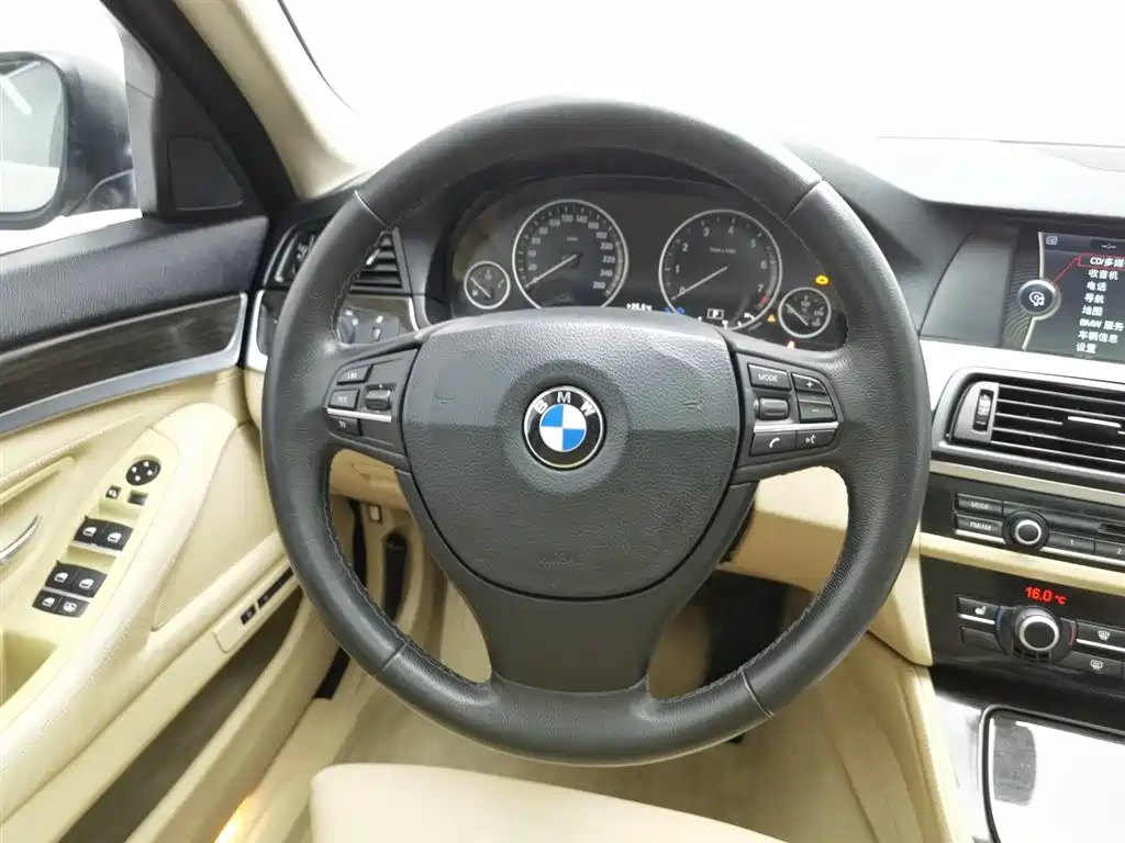 BMW 5 Series 2012 — фото 11