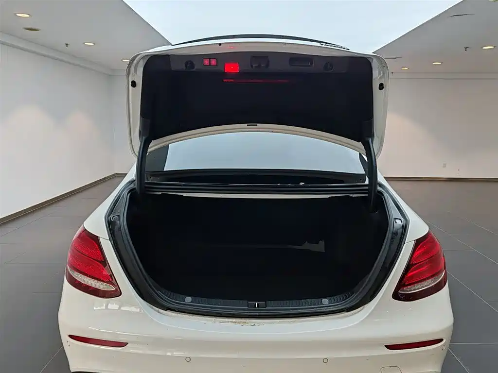 Mercedes-Benz E-Class 2019 — фото 14