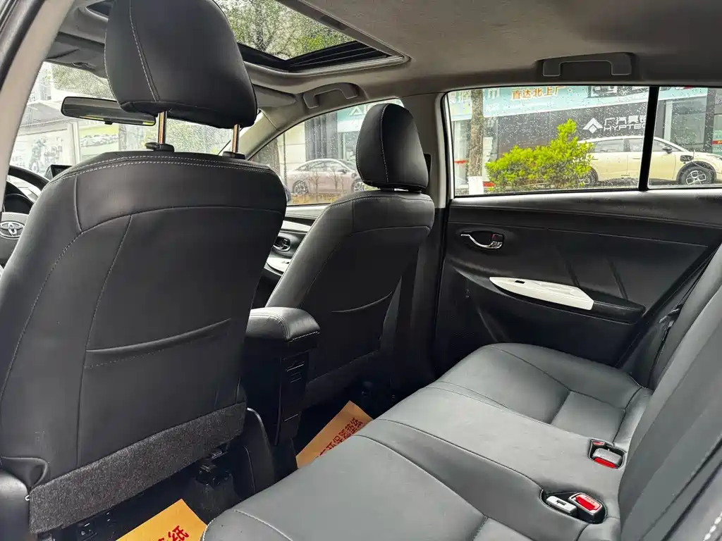 Toyota Yaris L 2015 — фото 8