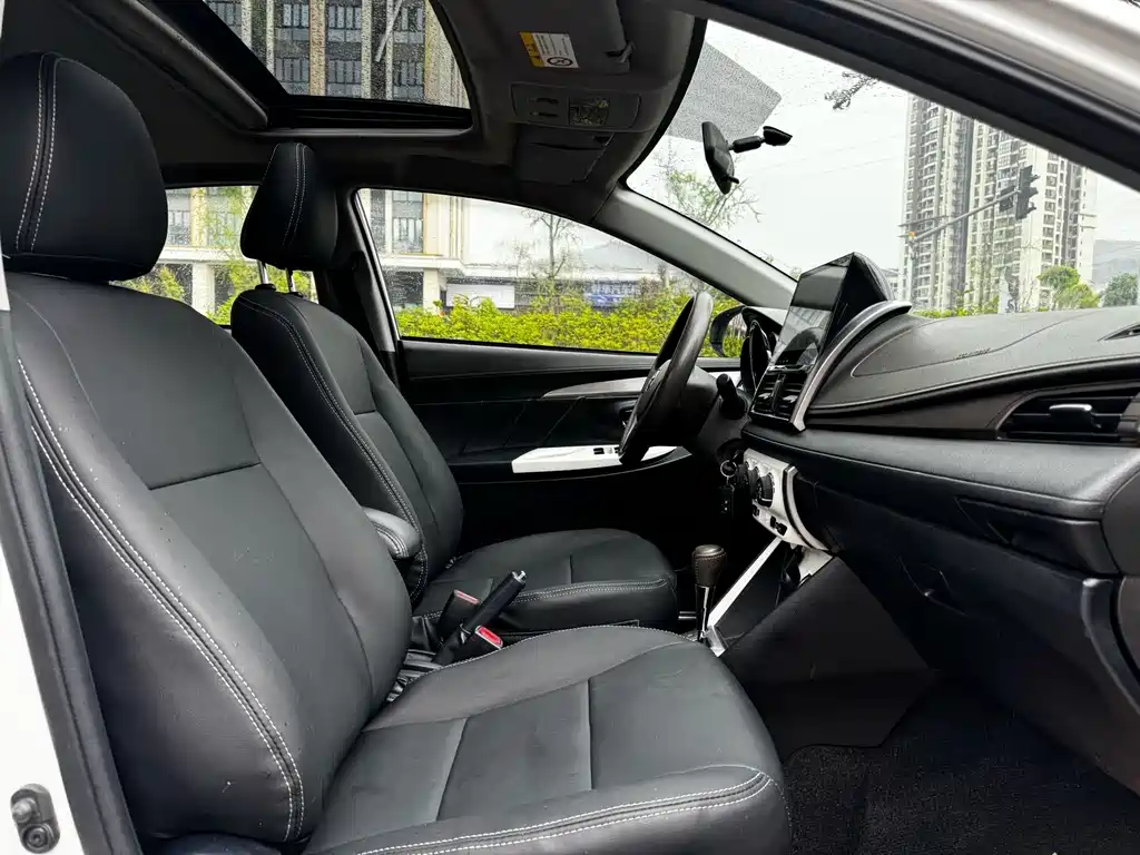 Toyota Yaris L 2015 — фото 9