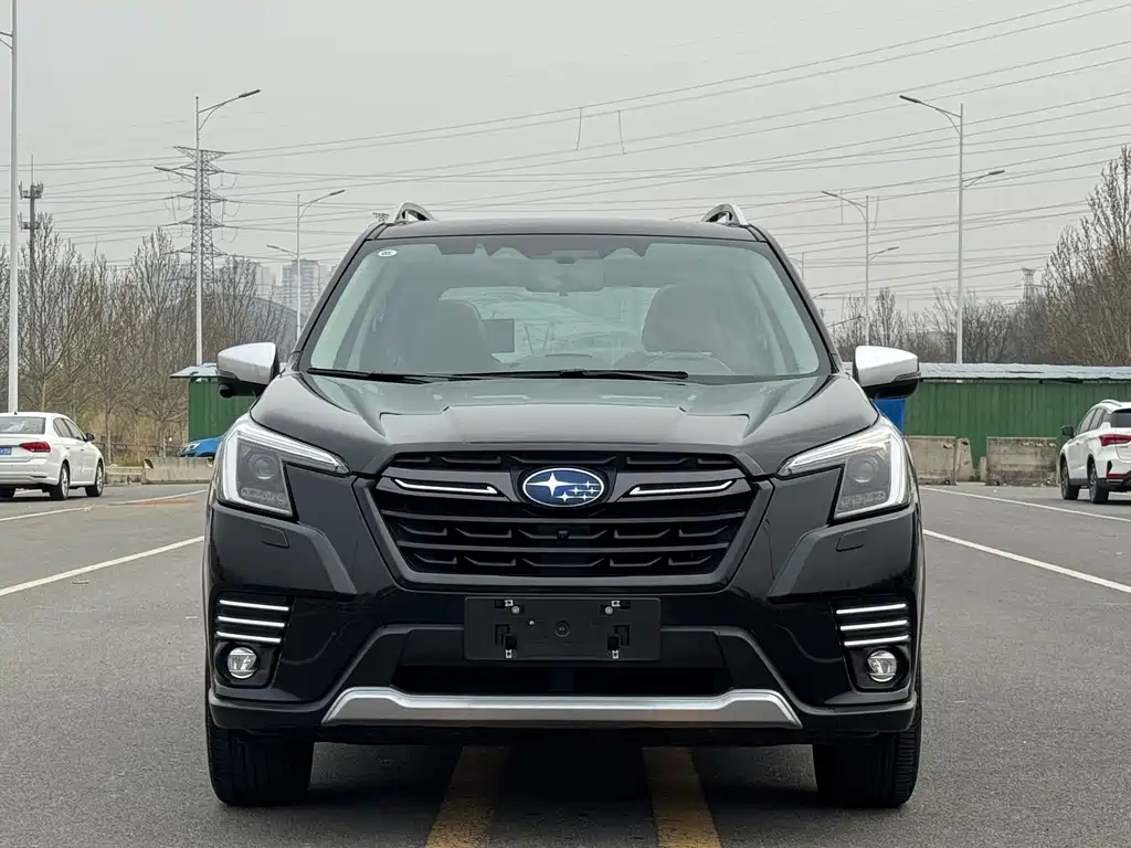 Subaru Forester 2023 — фото 2