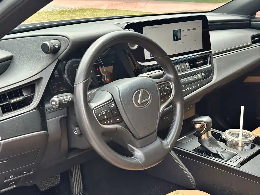 Lexus ES 2023 — фото 15