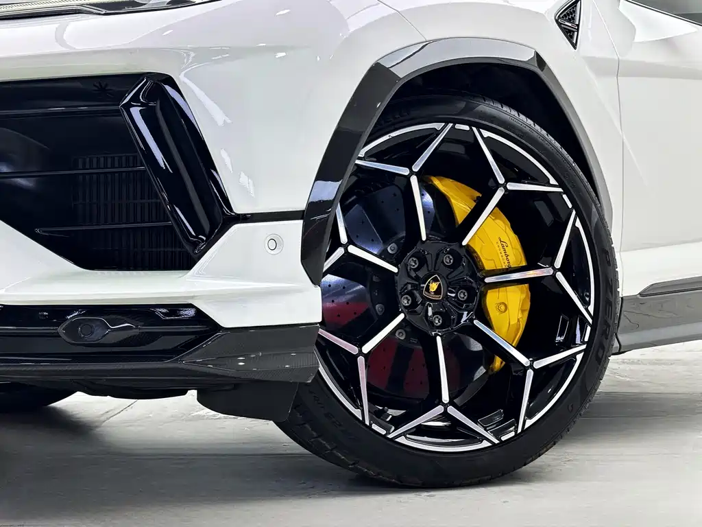 Lamborghini Urus 2023 — фото 10