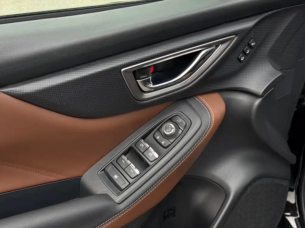 Subaru Forester 2023 — фото 12