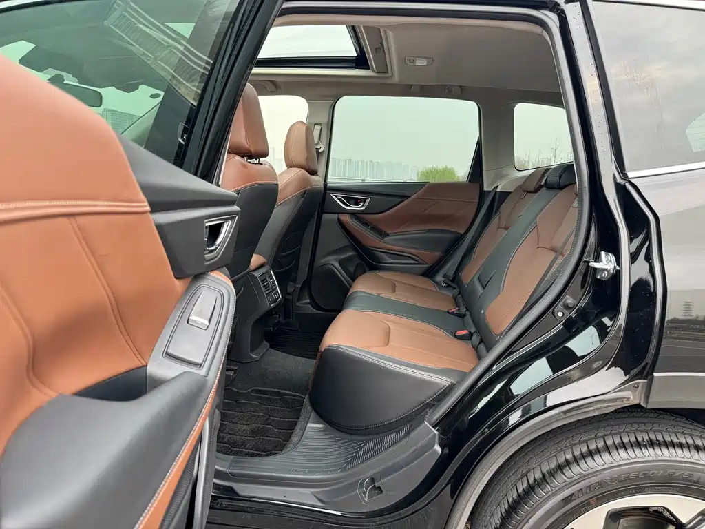 Subaru Forester 2023 — фото 27