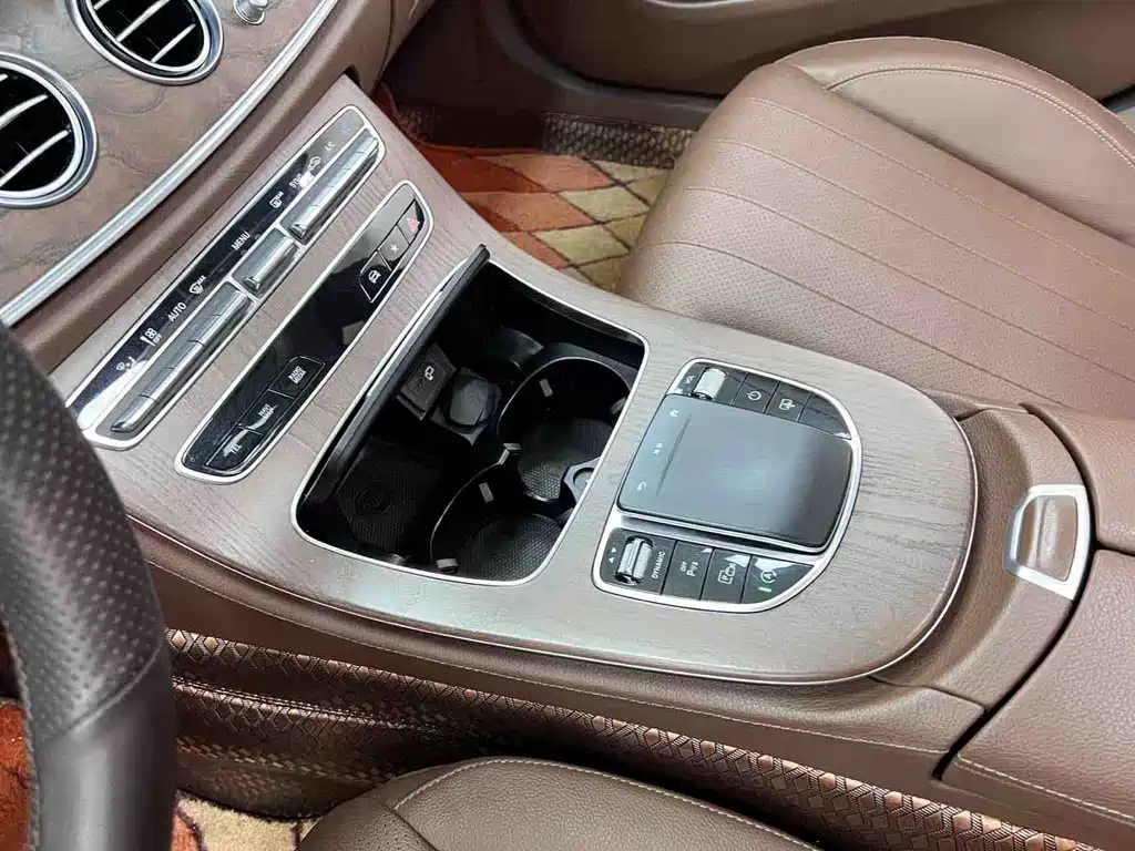 Mercedes-Benz E-Class 2022 — фото 20