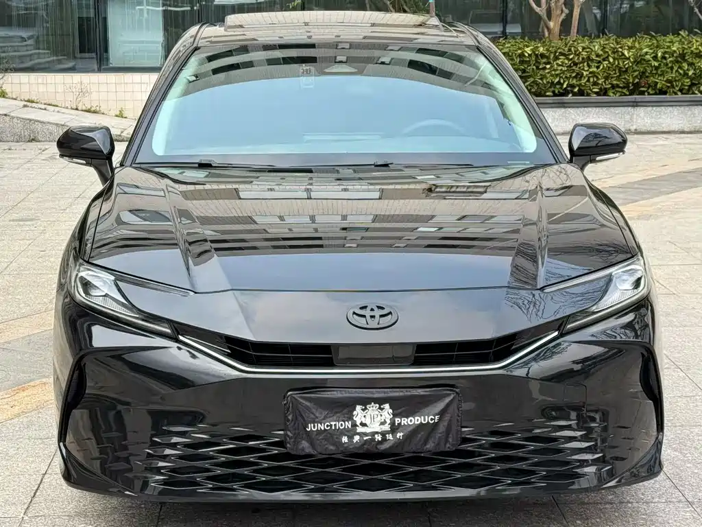 Toyota Camry 2024 — фото 2