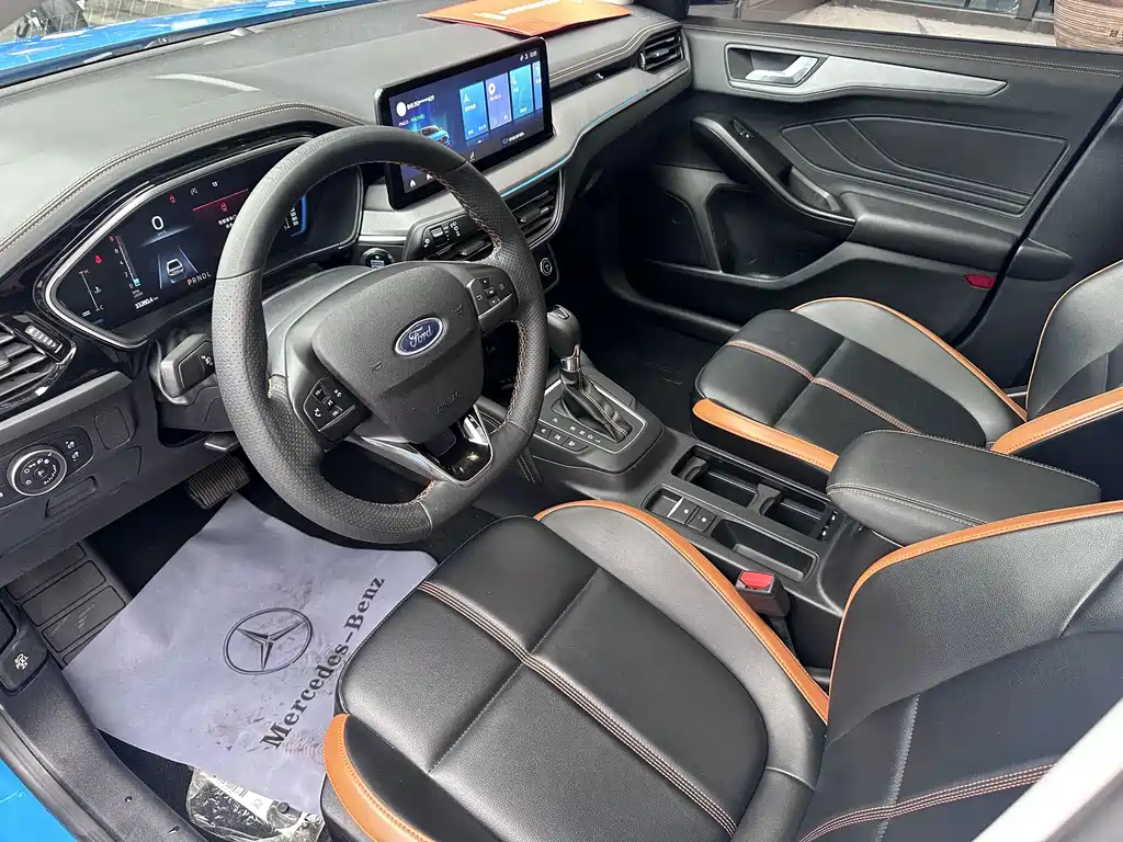 Ford Focus 2023 — фото 14