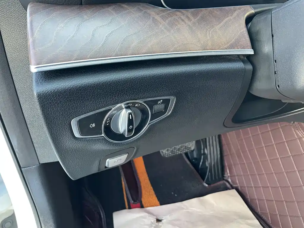 Mercedes-Benz E-Class 2017 — фото 22