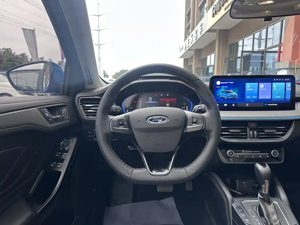 Ford Focus 2023 — фото 10
