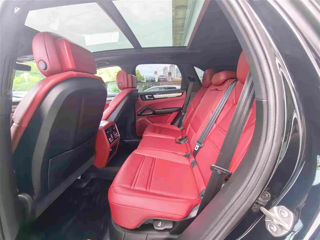 Porsche Cayenne 2022