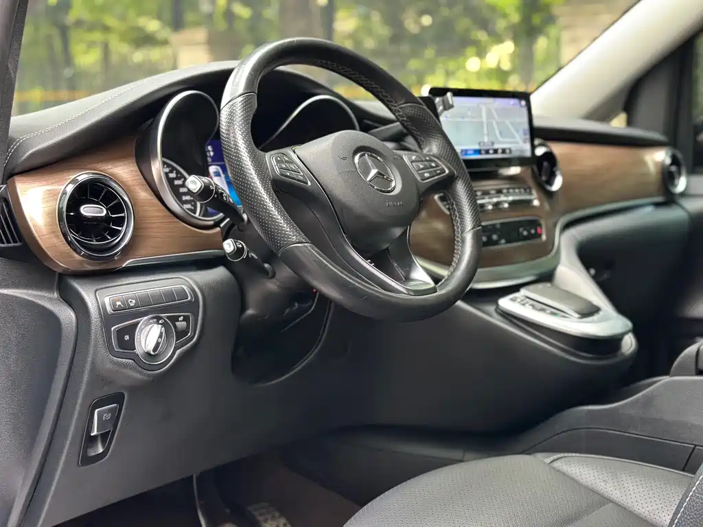 Mercedes-Benz V-Class 2021 — фото 11