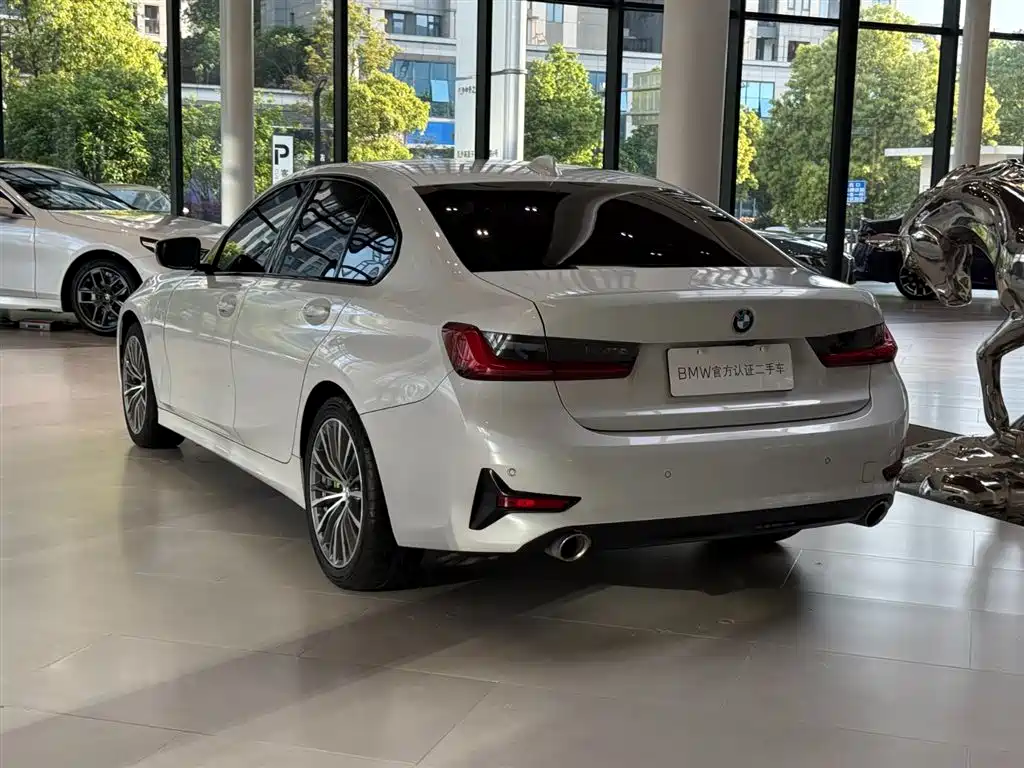 BMW 3 Series 2021 — фото 16