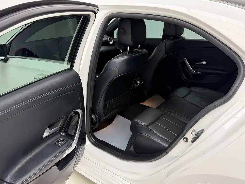 Mercedes-Benz A-Class 2022 — фото 13