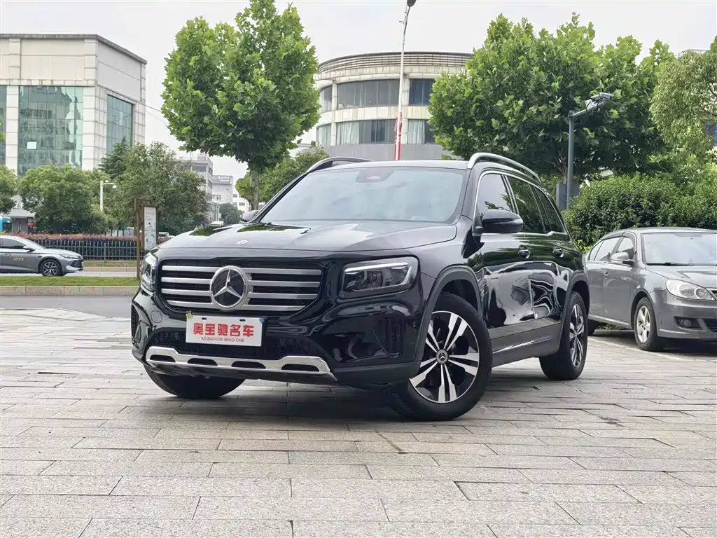 Mercedes-Benz GLB 2024 — фото 1