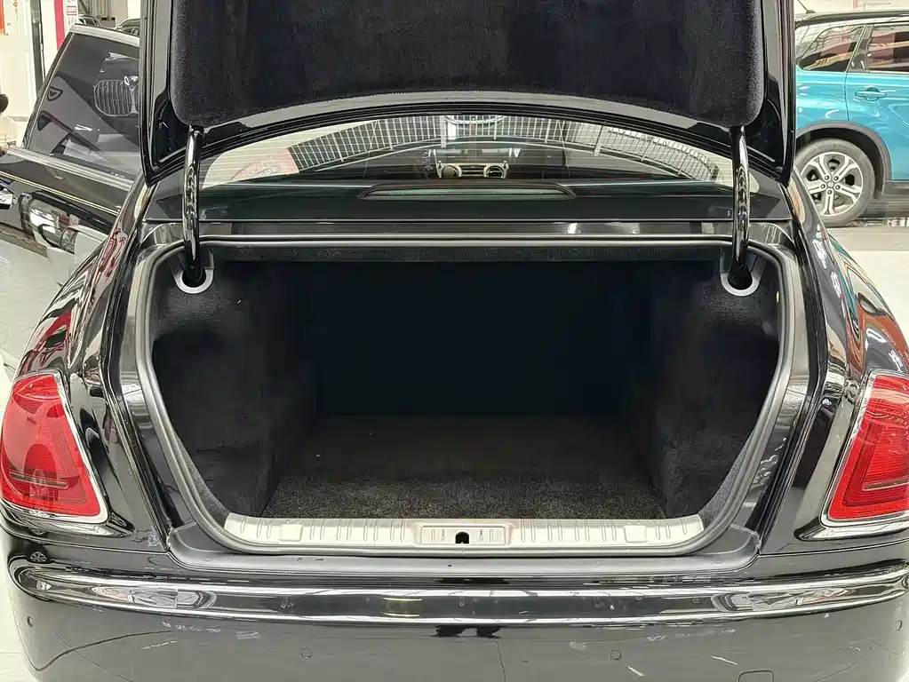 Rolls-Royce Ghost 2015 — фото 19