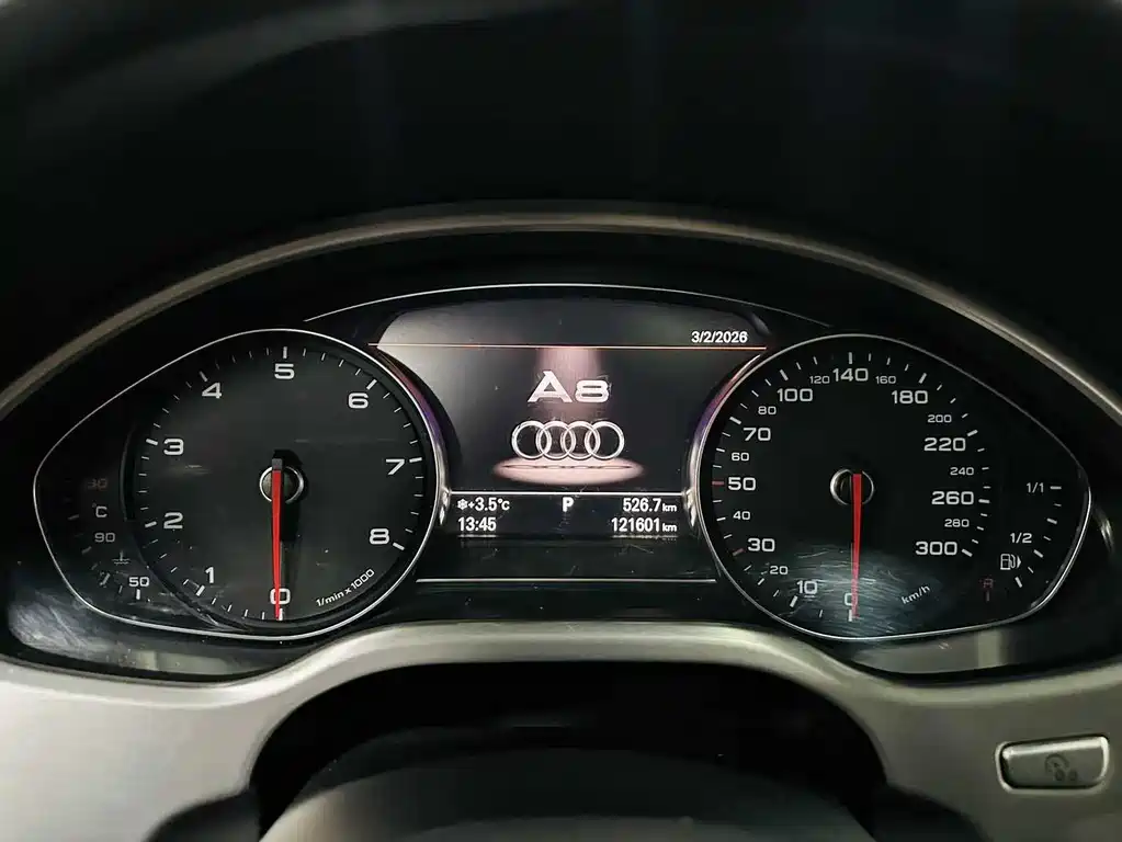 Audi A8 2014 — фото 10